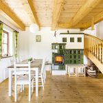 starocesky interier kachlova kamna